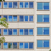 Renovatie Duindoornflat Groningen met prefab gevelelementen van Vront®