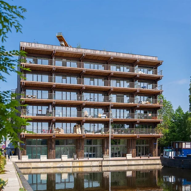 Houten prefab gevelelementen van VRONT® toegepast bij Houtrak in Amsterdam