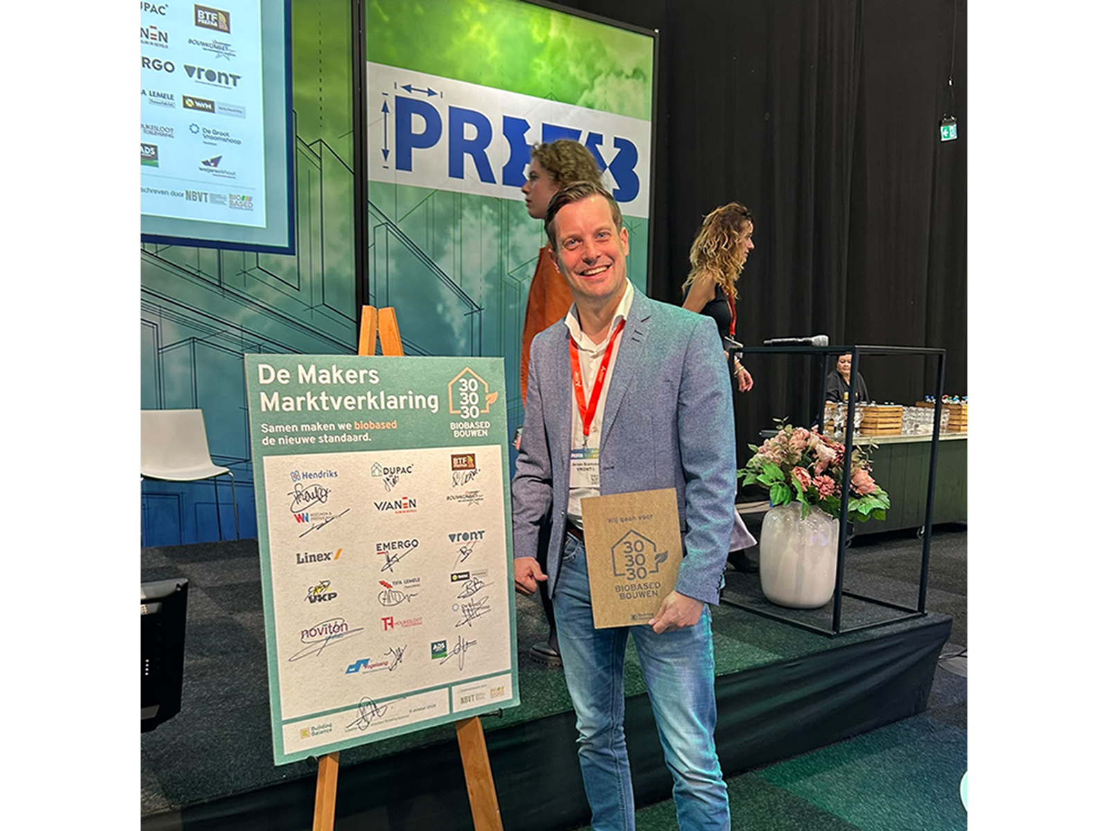 Jeroen Brantsma van VRONT® bij de ondertekening van de Makers Marktverklaring tijdens PREFAB 2026.