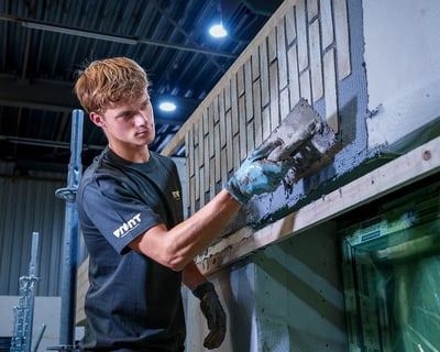 Productie minerale steenstrips op HSB-element