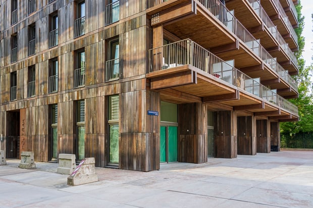 Houten gevelafwerking in prefab gevelelement van Vront®